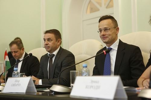 
<p>                                Сергей Елисеев обсудил вопросы развития самбо с Министром иностранных дел Венгрии Петером Сийарто</p>
<p>                        