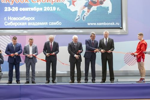 
<p>                                В Новосибирске состоялось открытие «Сибирской академии самбо»</p>
<p>                        