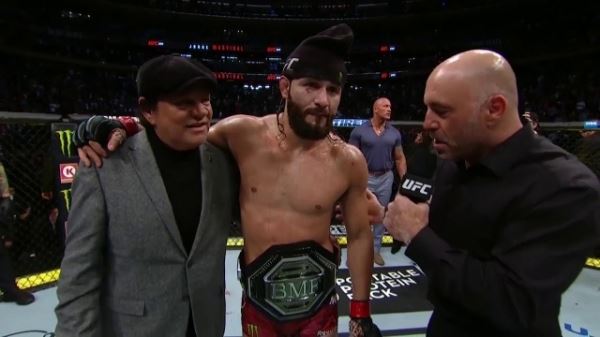 <br />
		Хорхе Масвидал победил Нейта Диаза техническим нокаутом и стал «лучшим засранцем» в UFC. Видео<br />
	