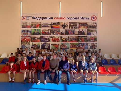 
<p>                                 Сергей Елисеев принял участие в фестивале ГТО и посетил спортивную школу Самбо в Ялте</p>
<p>                        