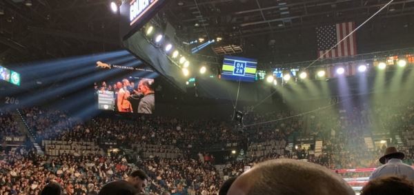 Зрители боя Альварес-Ковалев смотрели на экранах UFC 244. Президент UFC назвал это безумием